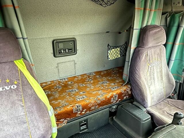 Белый Вольво ФХ, объемом двигателя 12.1 л и пробегом 0 тыс. км за 25000 $, фото 7 на Automoto.ua