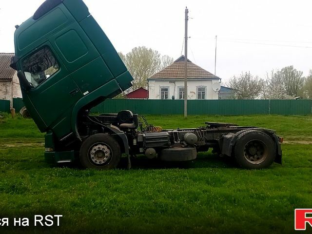 Зеленый Вольво ФХ, объемом двигателя 12.1 л и пробегом 1000 тыс. км за 6000 $, фото 5 на Automoto.ua