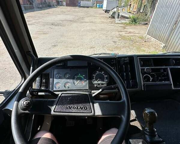 Белый Вольво FL 6, объемом двигателя 3.99 л и пробегом 503 тыс. км за 6100 $, фото 9 на Automoto.ua