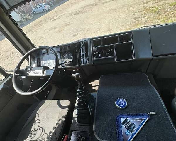 Белый Вольво FL 6, объемом двигателя 3.99 л и пробегом 503 тыс. км за 6100 $, фото 2 на Automoto.ua