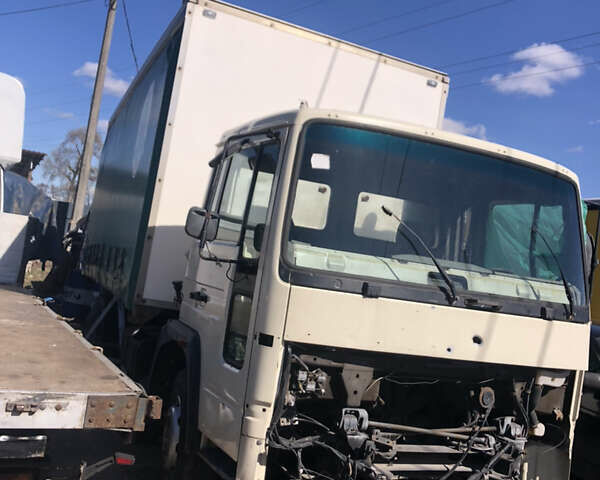 Белый Вольво FL 6, объемом двигателя 5.48 л и пробегом 668 тыс. км за 6900 $, фото 1 на Automoto.ua