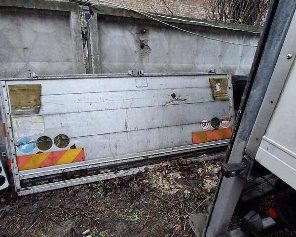 Белый Вольво FL 6, объемом двигателя 5.48 л и пробегом 300 тыс. км за 12000 $, фото 4 на Automoto.ua