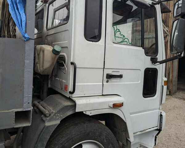 Белый Вольво FL 6, объемом двигателя 5.48 л и пробегом 593 тыс. км за 27700 $, фото 4 на Automoto.ua