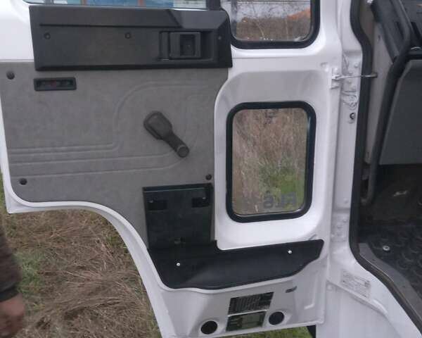 Білий Вольво FL 6, об'ємом двигуна 5.48 л та пробігом 980 тис. км за 25500 $, фото 19 на Automoto.ua