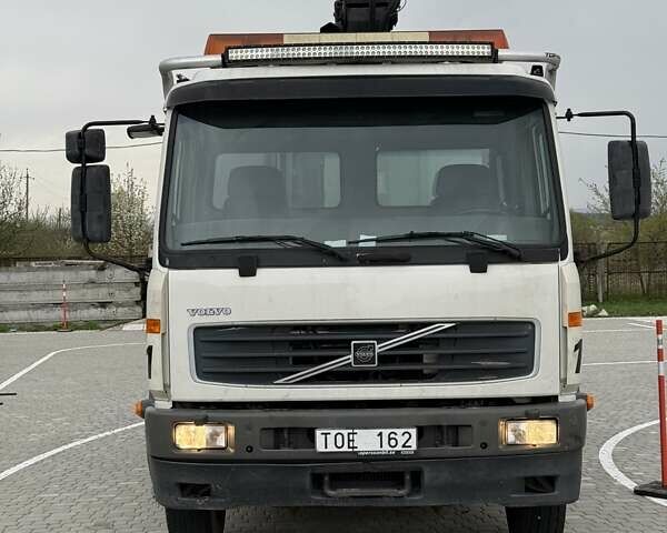 Белый Вольво FL 6, объемом двигателя 5.5 л и пробегом 185 тыс. км за 38000 $, фото 1 на Automoto.ua