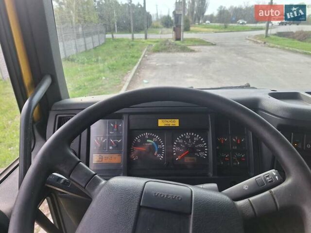 Вольво FL 6 2003 в Днепре (Днепропетровске) на Automoto.ua Желтый Вольво FL 6, объемом двигателя 6 л и пробегом 600 тыс. км за 9000 $, фото 10 на Automoto.ua
