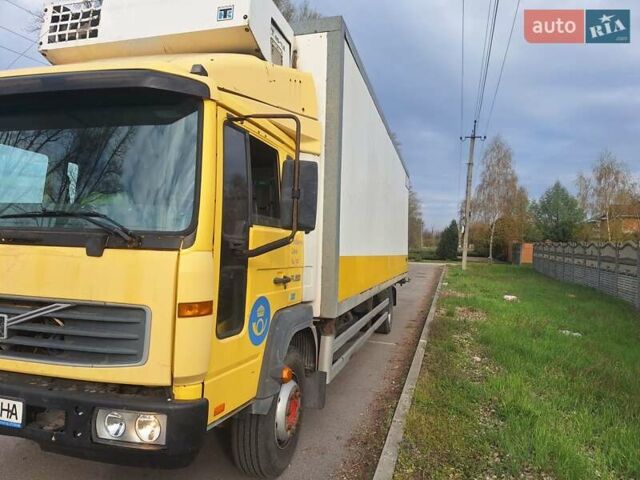 Желтый Вольво FL 6, объемом двигателя 6 л и пробегом 600 тыс. км за 10000 $, фото 2 на Automoto.ua