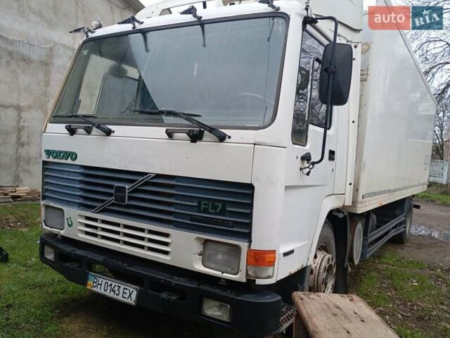 Белый Вольво FL 7, объемом двигателя 0 л и пробегом 705 тыс. км за 9000 $, фото 1 на Automoto.ua