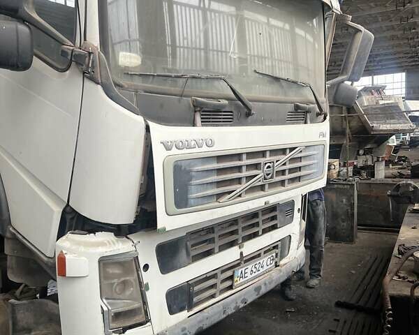 Белый Вольво FM 10, объемом двигателя 12.78 л и пробегом 900 тыс. км за 29850 $, фото 1 на Automoto.ua