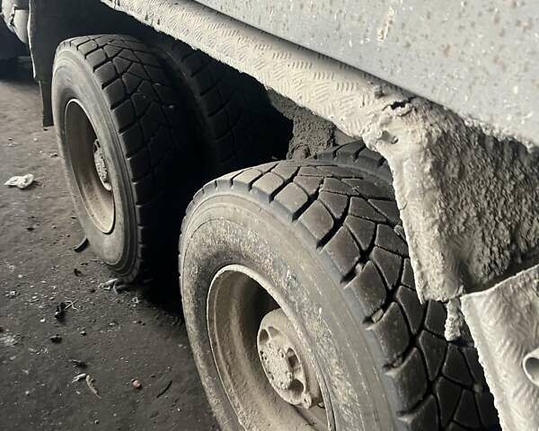 Белый Вольво FM 10, объемом двигателя 12.78 л и пробегом 900 тыс. км за 29850 $, фото 2 на Automoto.ua