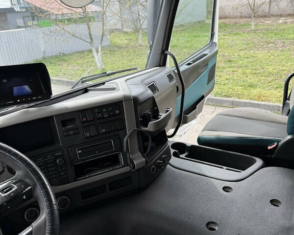 Белый Вольво FM 11, объемом двигателя 10.8 л и пробегом 880 тыс. км за 43500 $, фото 8 на Automoto.ua