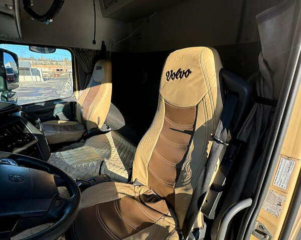 Вольво FM 11 2011 в Вараш (Кузнецовск) на Automoto.ua Бежевый Вольво FM 11, объемом двигателя 10.84 л и пробегом 1000 тыс. км за 19999 $, фото 31 на Automoto.ua