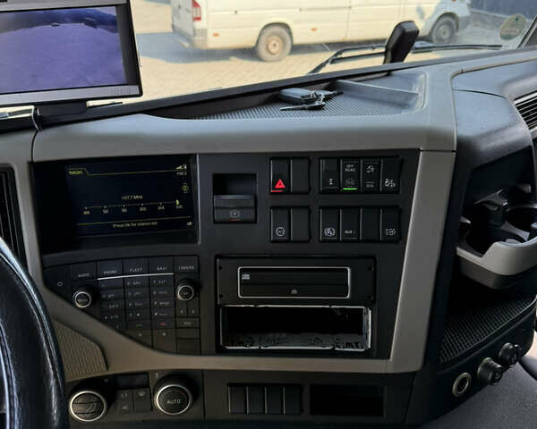 Черный Вольво FM 11, объемом двигателя 10.8 л и пробегом 257 тыс. км за 51500 $, фото 17 на Automoto.ua