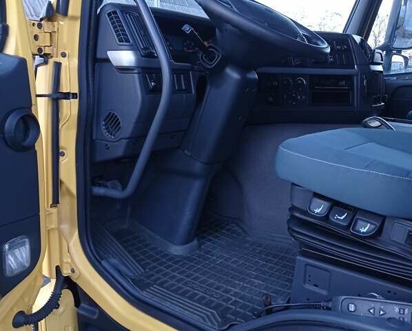 Желтый Вольво FM 11, объемом двигателя 11 л и пробегом 808 тыс. км за 32800 $, фото 10 на Automoto.ua