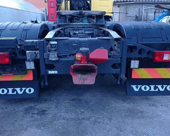 Желтый Вольво FM 11, объемом двигателя 11 л и пробегом 808 тыс. км за 32800 $, фото 3 на Automoto.ua
