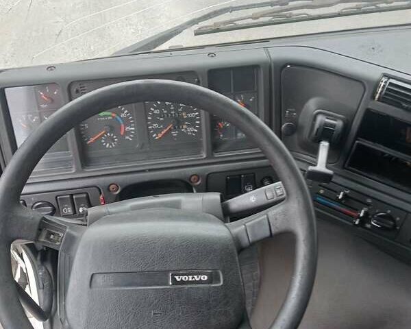 Білий Вольво ФМ 12, об'ємом двигуна 12.13 л та пробігом 890 тис. км за 6900 $, фото 3 на Automoto.ua