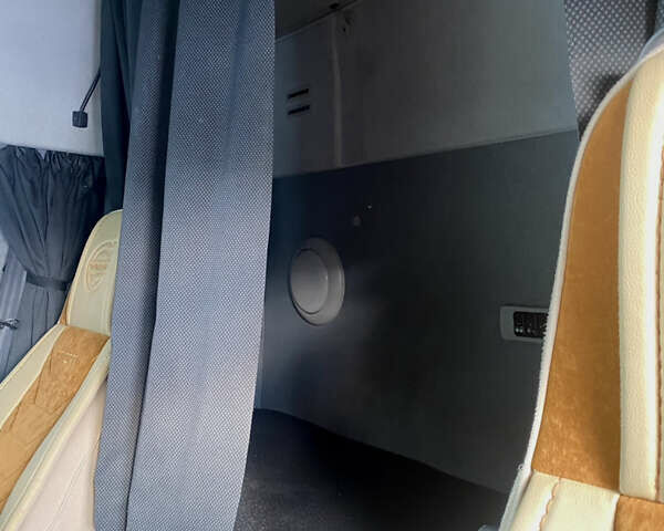 Белый Вольво ФМ 12, объемом двигателя 10.84 л и пробегом 1 тыс. км за 15500 $, фото 23 на Automoto.ua