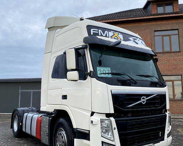 Белый Вольво ФМ 12, объемом двигателя 10.84 л и пробегом 1 тыс. км за 15500 $, фото 3 на Automoto.ua