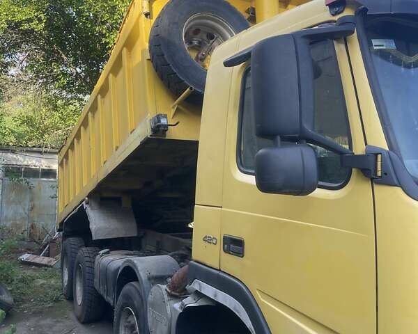 Жовтий Вольво ФМ 12, об'ємом двигуна 12.1 л та пробігом 250 тис. км за 52000 $, фото 1 на Automoto.ua