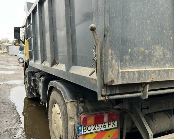 Желтый Вольво ФМ 12, объемом двигателя 9.37 л и пробегом 450 тыс. км за 35500 $, фото 6 на Automoto.ua