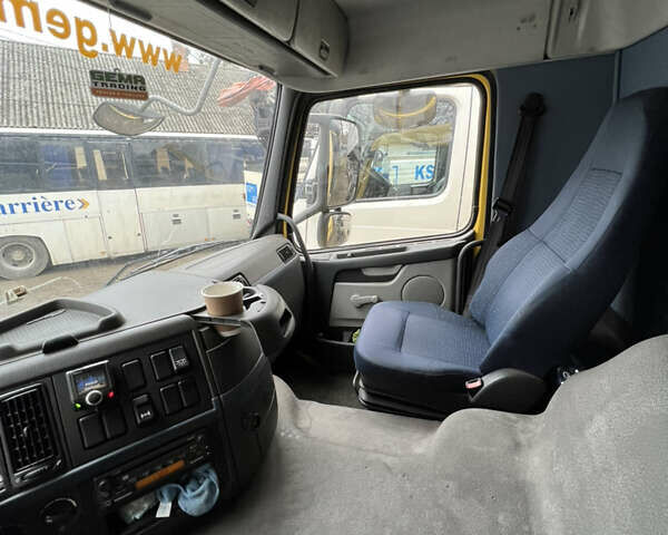 Желтый Вольво ФМ 12, объемом двигателя 9.37 л и пробегом 450 тыс. км за 35500 $, фото 10 на Automoto.ua