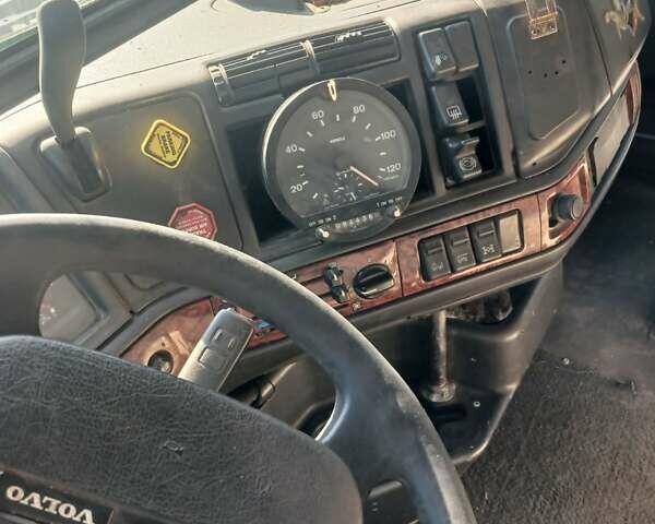 Зелений Вольво ФМ 12, об'ємом двигуна 12.7 л та пробігом 840 тис. км за 10500 $, фото 5 на Automoto.ua