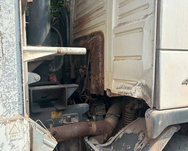 Белый Вольво FM 13, объемом двигателя 12.78 л и пробегом 380 тыс. км за 25000 $, фото 3 на Automoto.ua