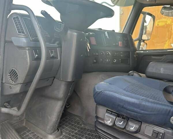 Белый Вольво FM 13, объемом двигателя 13 л и пробегом 208 тыс. км за 14700 $, фото 3 на Automoto.ua