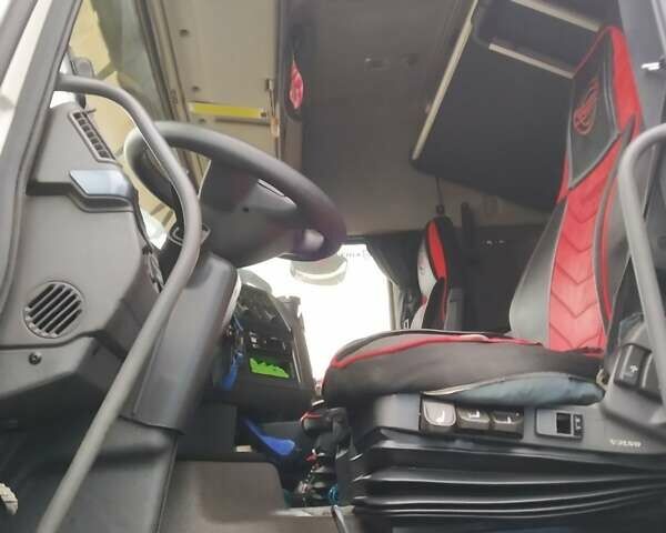 Белый Вольво FM 13, объемом двигателя 12.78 л и пробегом 129 тыс. км за 20500 $, фото 19 на Automoto.ua