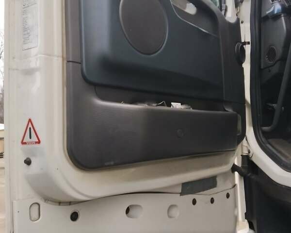 Белый Вольво FM 13, объемом двигателя 12.78 л и пробегом 129 тыс. км за 20500 $, фото 20 на Automoto.ua