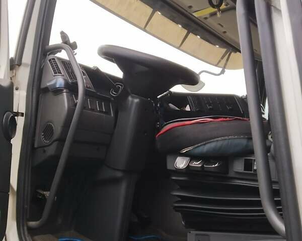 Белый Вольво FM 13, объемом двигателя 12.78 л и пробегом 129 тыс. км за 20500 $, фото 16 на Automoto.ua