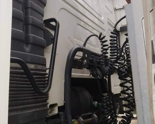 Белый Вольво FM 13, объемом двигателя 12.78 л и пробегом 129 тыс. км за 20500 $, фото 9 на Automoto.ua
