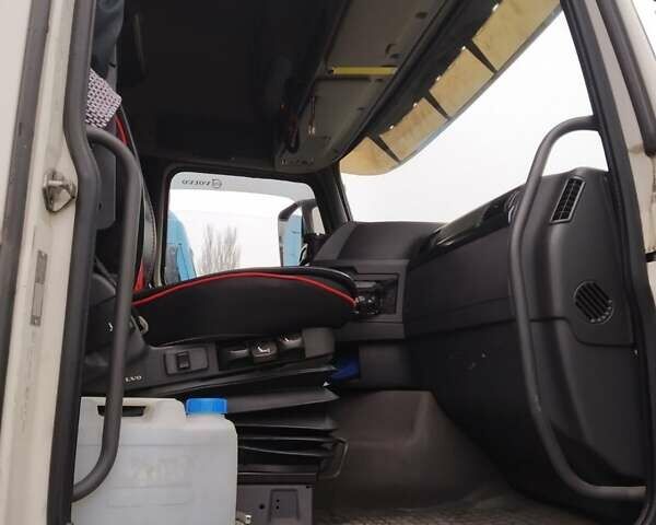Белый Вольво FM 13, объемом двигателя 12.78 л и пробегом 129 тыс. км за 20500 $, фото 12 на Automoto.ua