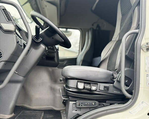 Білий Вольво FM 13, об'ємом двигуна 0 л та пробігом 860 тис. км за 23947 $, фото 11 на Automoto.ua