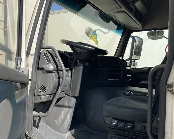 Белый Вольво FM 13, объемом двигателя 10.84 л и пробегом 870 тыс. км за 18000 $, фото 10 на Automoto.ua