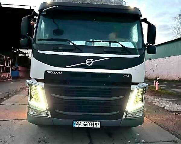 Білий Вольво FM 13, об'ємом двигуна 10.84 л та пробігом 387 тис. км за 37000 $, фото 1 на Automoto.ua