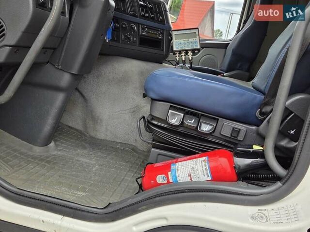 Белый Вольво FM 13, объемом двигателя 12.8 л и пробегом 732 тыс. км за 52000 $, фото 16 на Automoto.ua