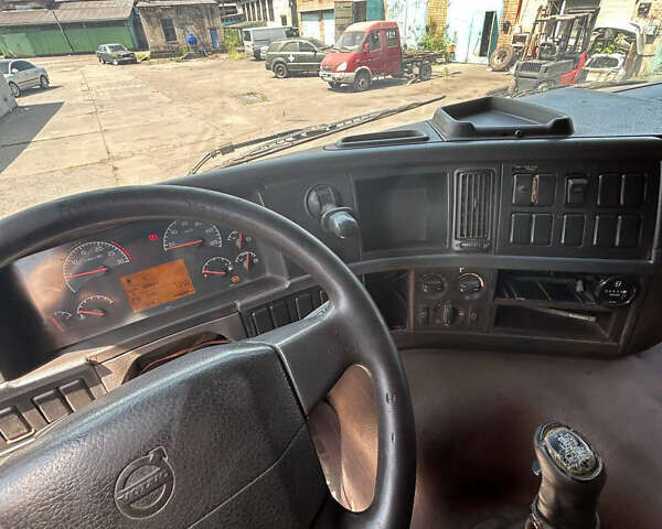 Красный Вольво FM 13, объемом двигателя 12.8 л и пробегом 380 тыс. км за 34000 $, фото 15 на Automoto.ua