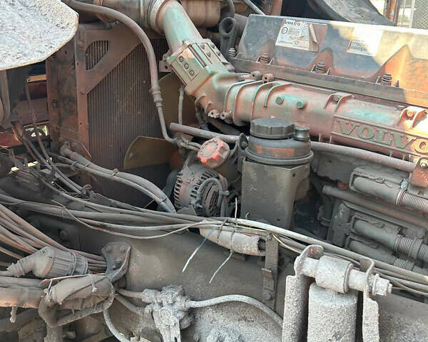 Красный Вольво FM 13, объемом двигателя 12.8 л и пробегом 380 тыс. км за 34000 $, фото 19 на Automoto.ua