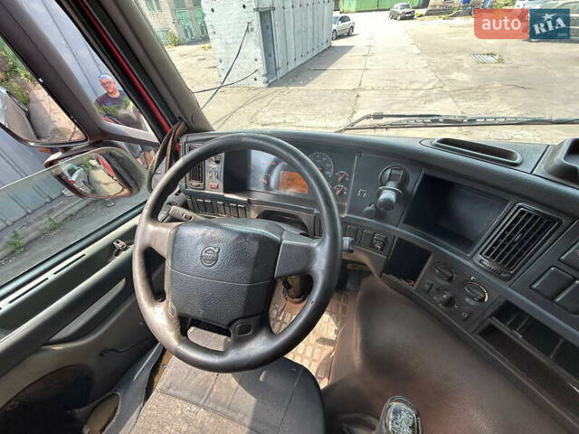 Красный Вольво FM 13, объемом двигателя 12.8 л и пробегом 380 тыс. км за 34000 $, фото 12 на Automoto.ua
