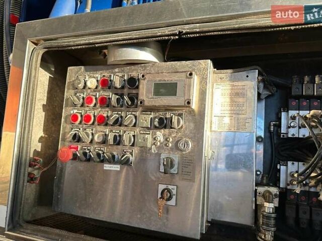 Синий Вольво FM 13, объемом двигателя 12.8 л и пробегом 350 тыс. км за 70690 $, фото 6 на Automoto.ua