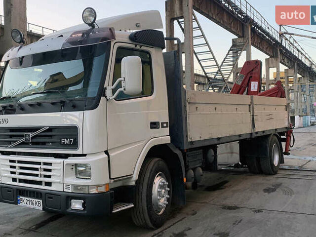Белый Вольво FM 7, объемом двигателя 6.7 л и пробегом 895 тыс. км за 24500 $, фото 2 на Automoto.ua