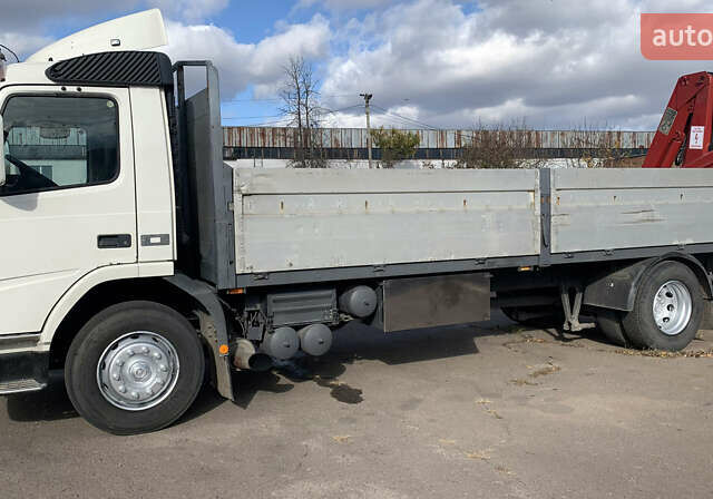 Белый Вольво FM 7, объемом двигателя 6.7 л и пробегом 895 тыс. км за 23000 $, фото 4 на Automoto.ua