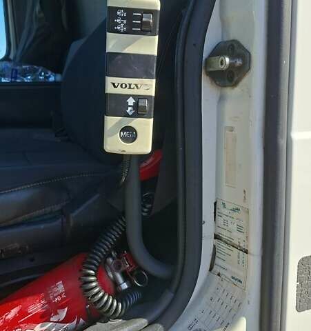 Белый Вольво FM 7, объемом двигателя 6.7 л и пробегом 895 тыс. км за 23000 $, фото 20 на Automoto.ua