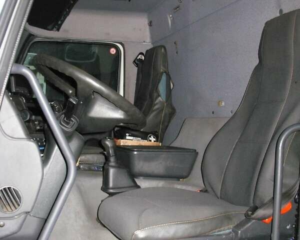 Белый Вольво FM 7, объемом двигателя 6.7 л и пробегом 895 тыс. км за 24500 $, фото 16 на Automoto.ua