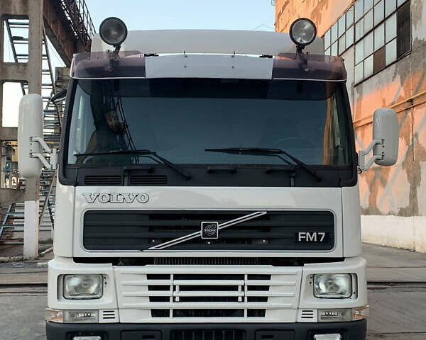 Белый Вольво FM 7, объемом двигателя 6.7 л и пробегом 895 тыс. км за 23000 $, фото 14 на Automoto.ua