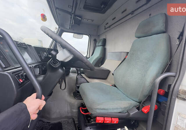 Белый Вольво FM 7, объемом двигателя 7.3 л и пробегом 800 тыс. км за 31000 $, фото 18 на Automoto.ua