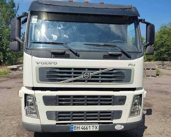 Белый Вольво FM 9, объемом двигателя 9.3 л и пробегом 800 тыс. км за 23400 $, фото 1 на Automoto.ua