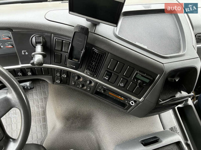 Зелений Вольво FM 9, об'ємом двигуна 10.85 л та пробігом 350 тис. км за 38500 $, фото 17 на Automoto.ua