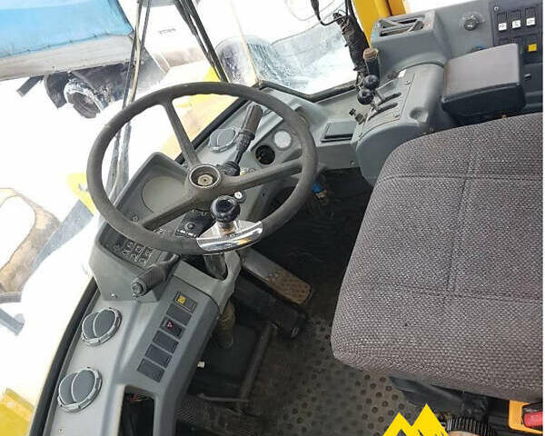 Желтый Вольво L 120F, объемом двигателя 0 л и пробегом 10 тыс. км за 29500 $, фото 2 на Automoto.ua